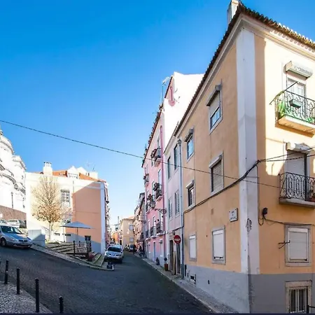Incroyable Vue Sur Le Panthéon Dans L'alfama Lisboa