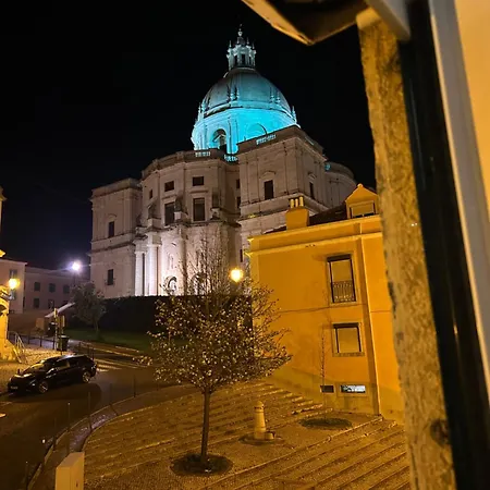 Incroyable Vue Sur Le Panthéon Dans L'alfama Lisboa